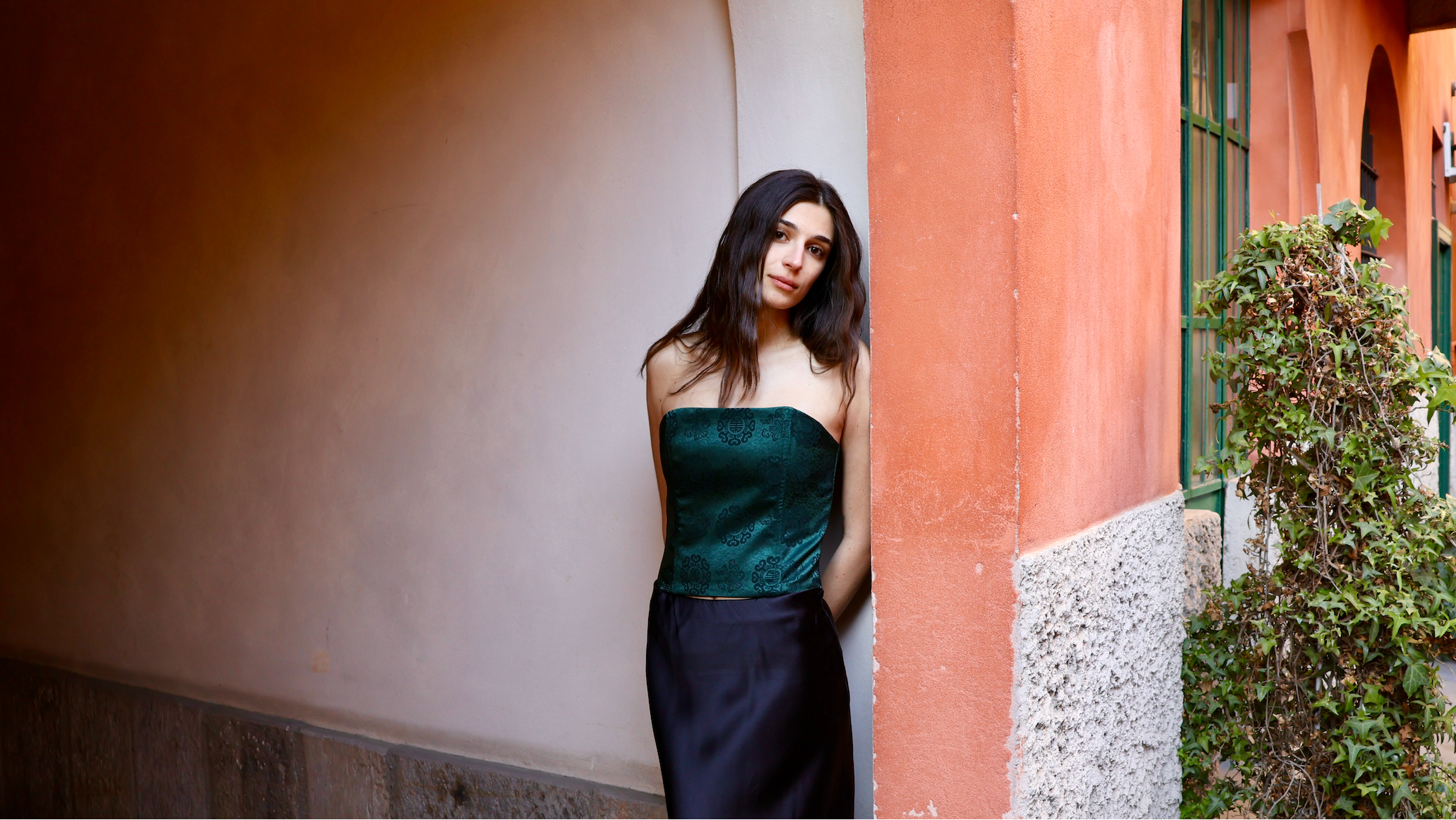 corsetto anirav realizzato con tessuti raccolti in viaggio
