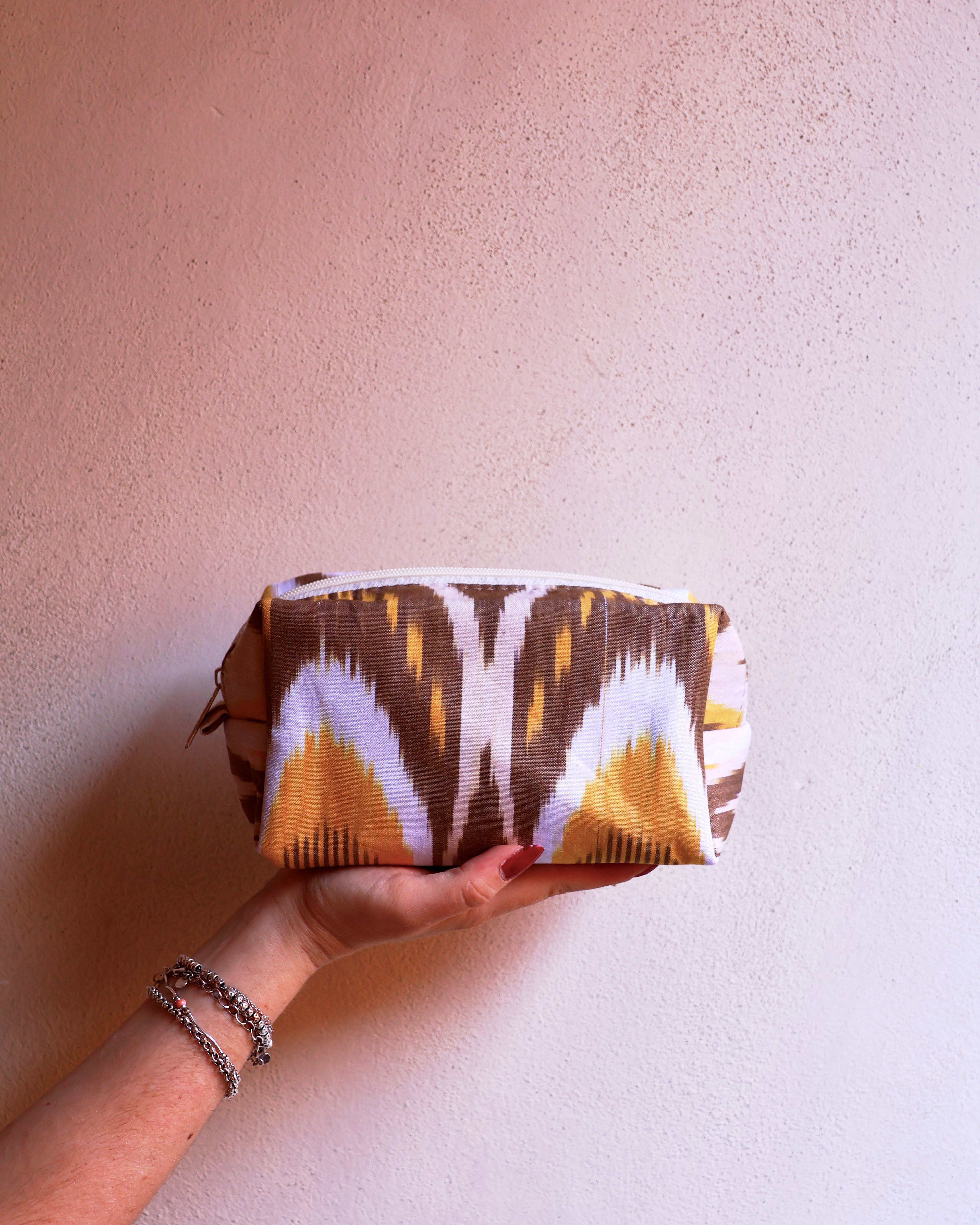 beauty case artigianale tessuto ikat Uzbekistan
