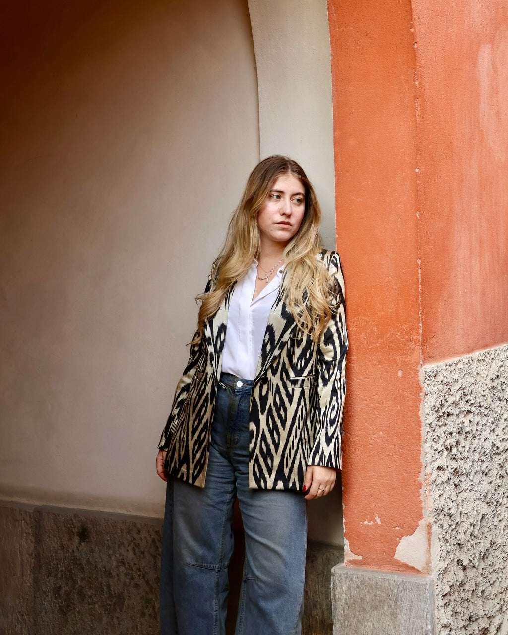 giacca donna Khiva in tessuto ikat bianco e nero