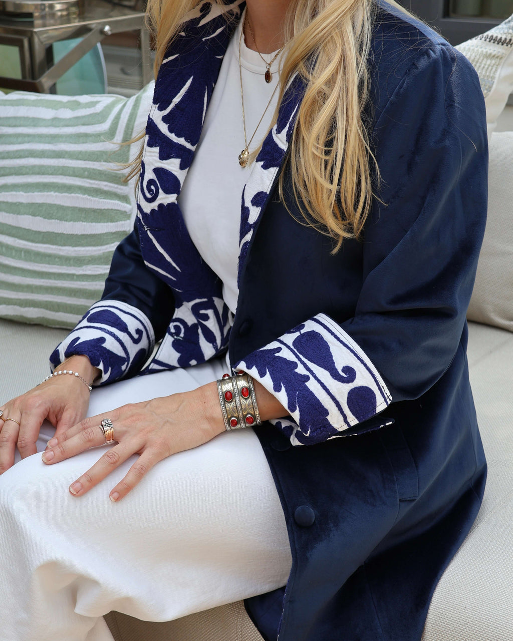 cappotto Jaipur ricamo suzani blu fatto a mano india anirav brand velluto