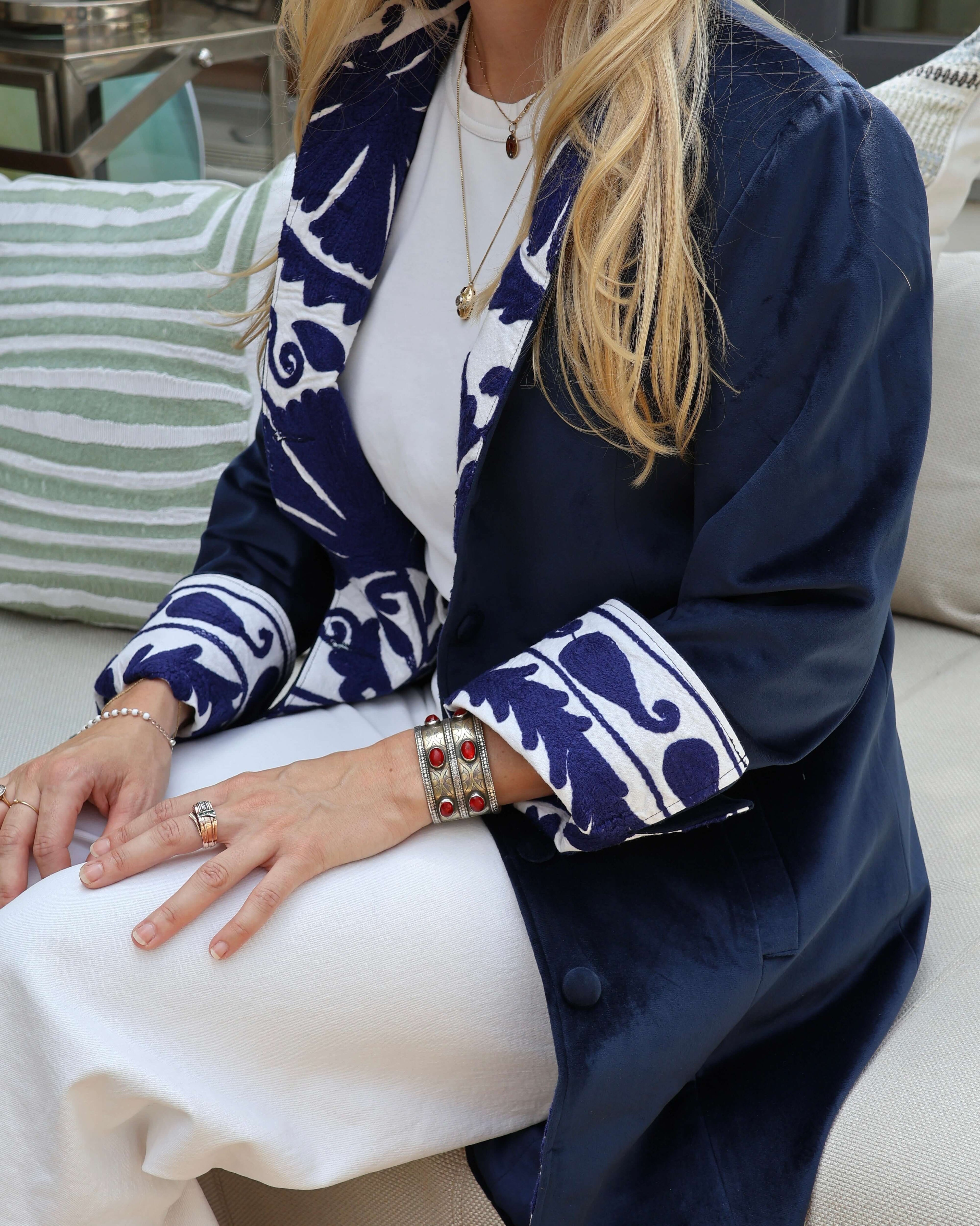 cappotto Jaipur ricamo suzani blu fatto a mano india anirav brand velluto