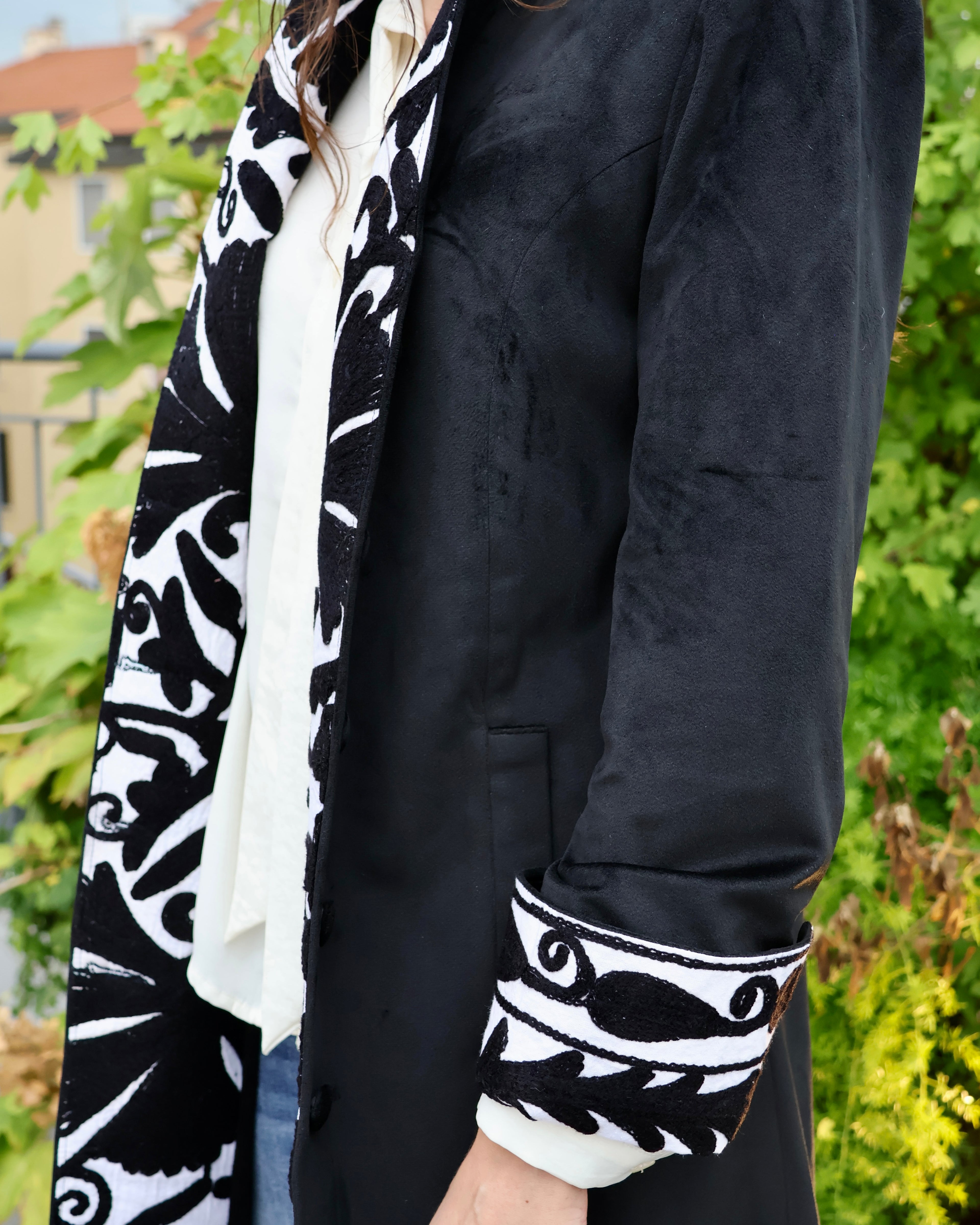 cappotto Jaipur nero velluto di seta ricamo suzani 