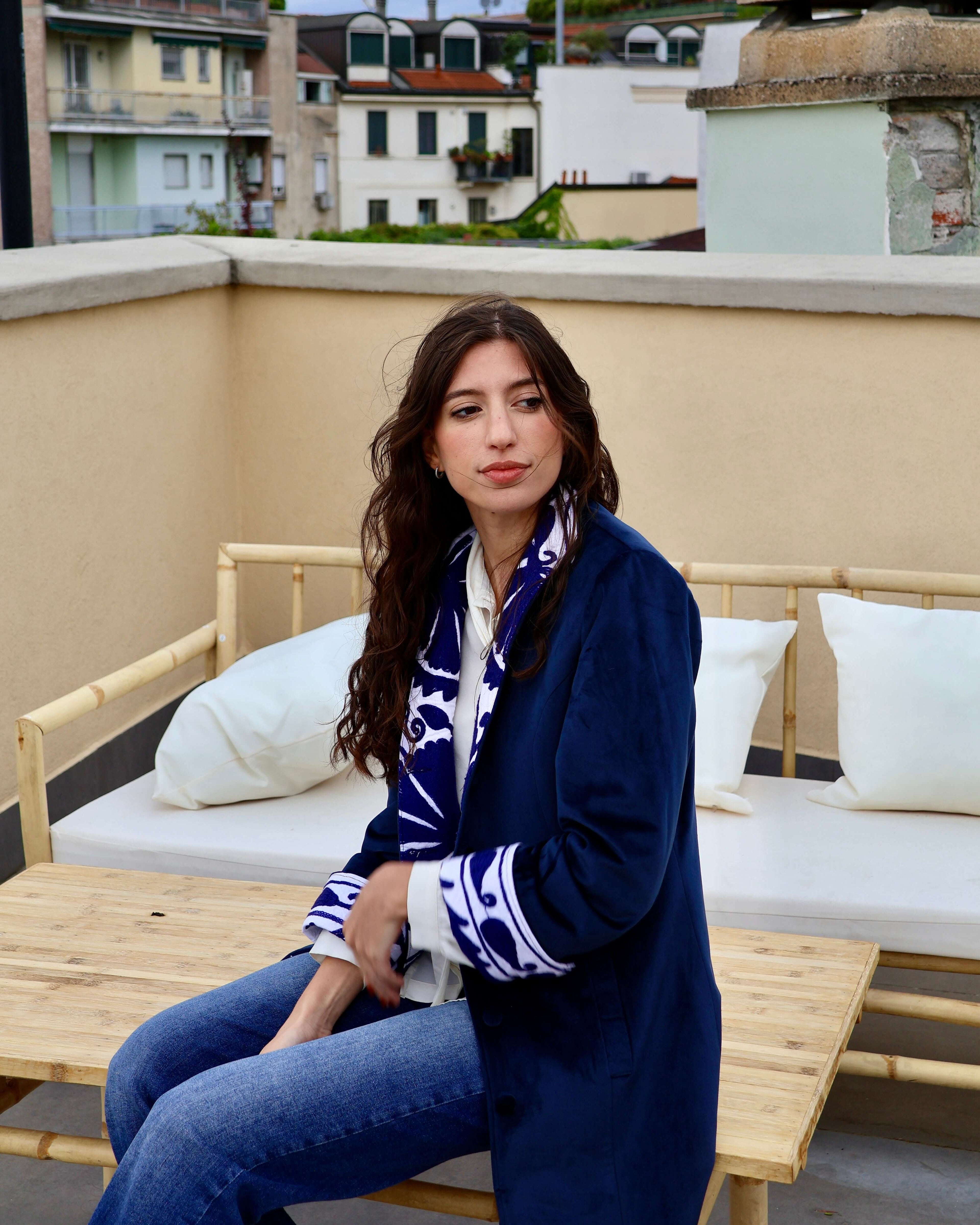 cappotto velluto Jaipur blu ricamo suzani fatto a mano anirav brand