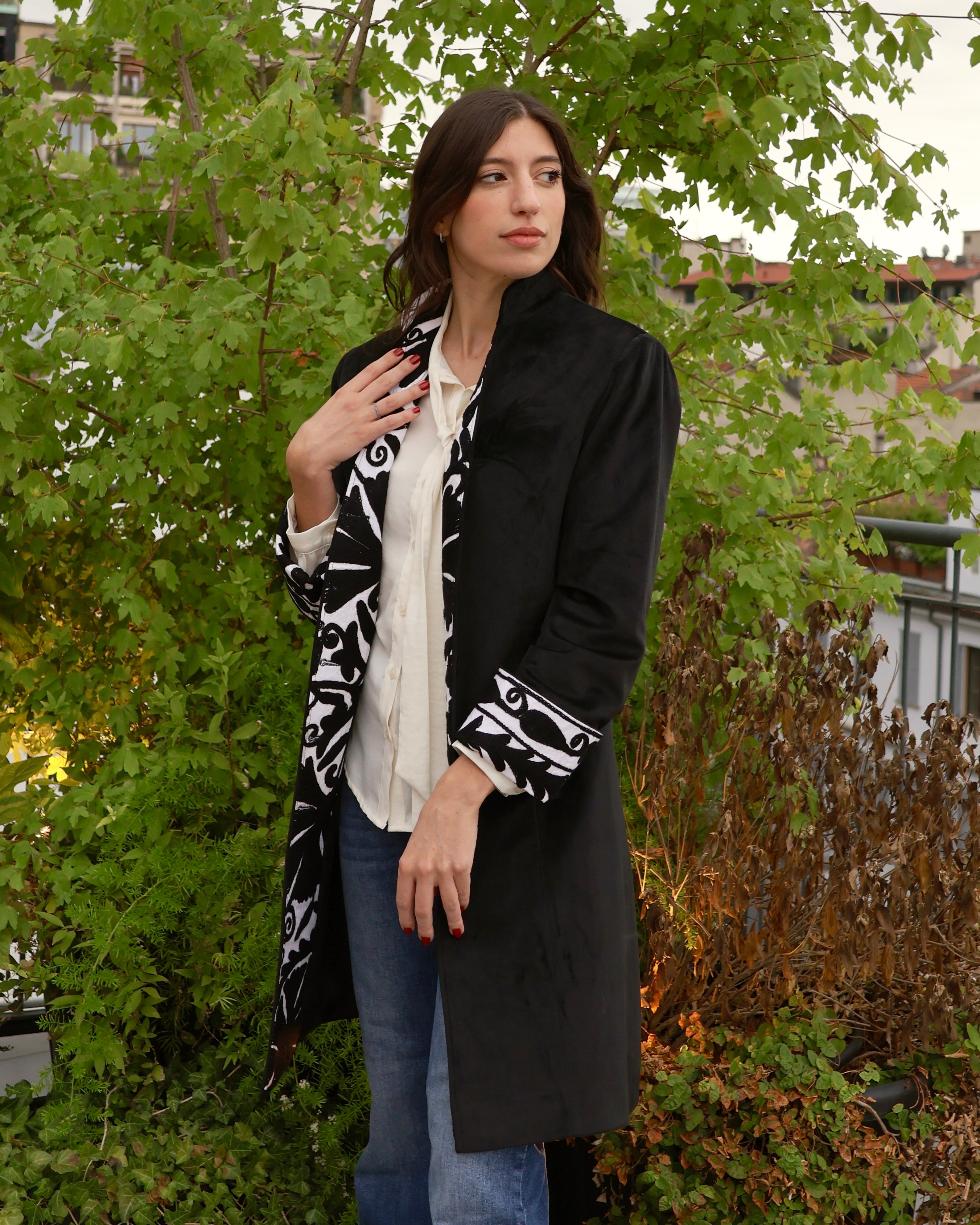 cappotto Jaipur nero velluto di seta ricamo suzani 