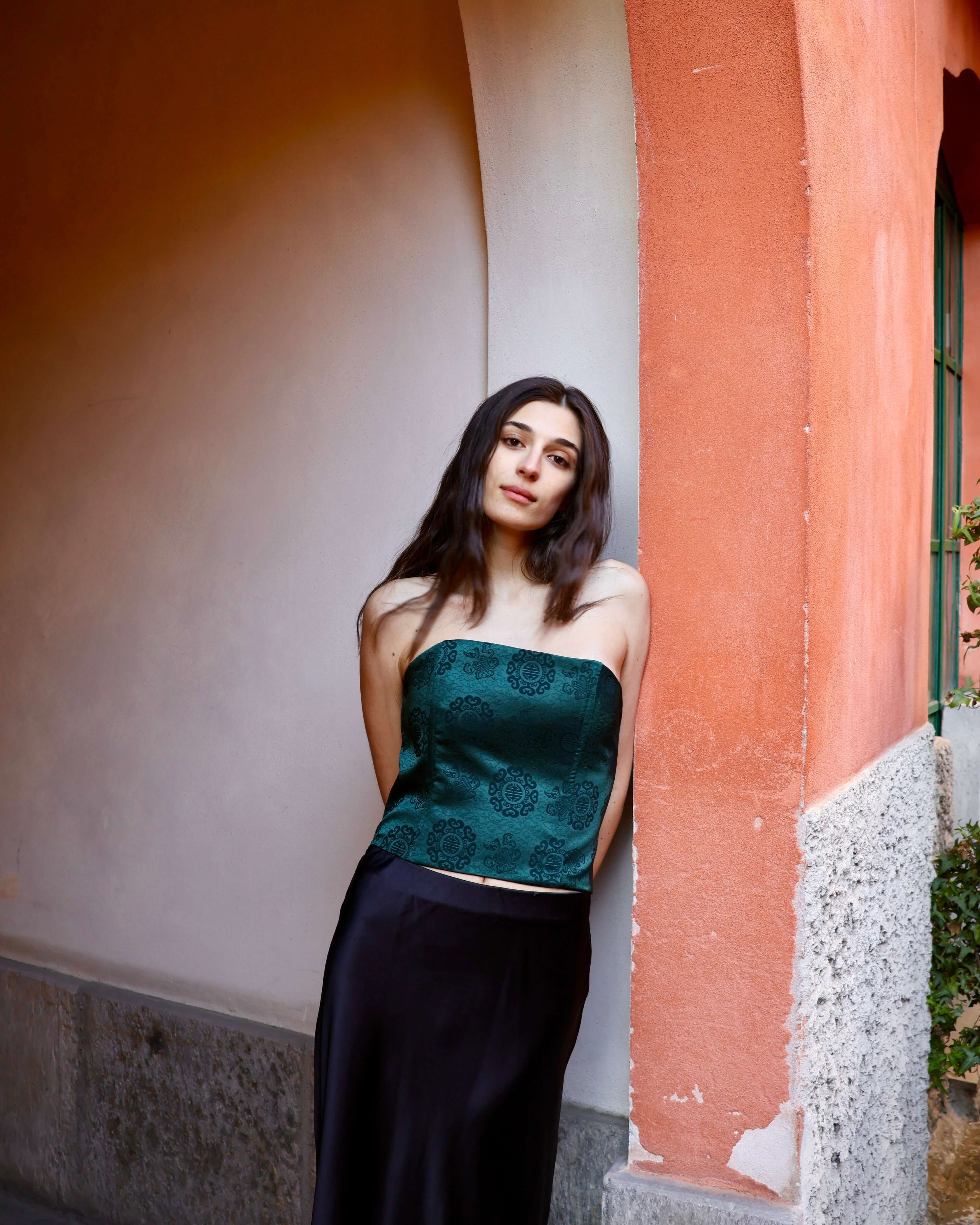 corsetto outfit street style donna contemporaneo
