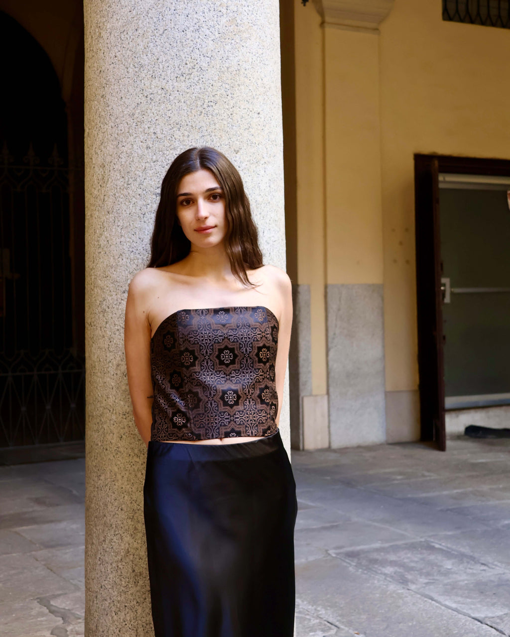 corsetto outfit street style donna contemporaneo
