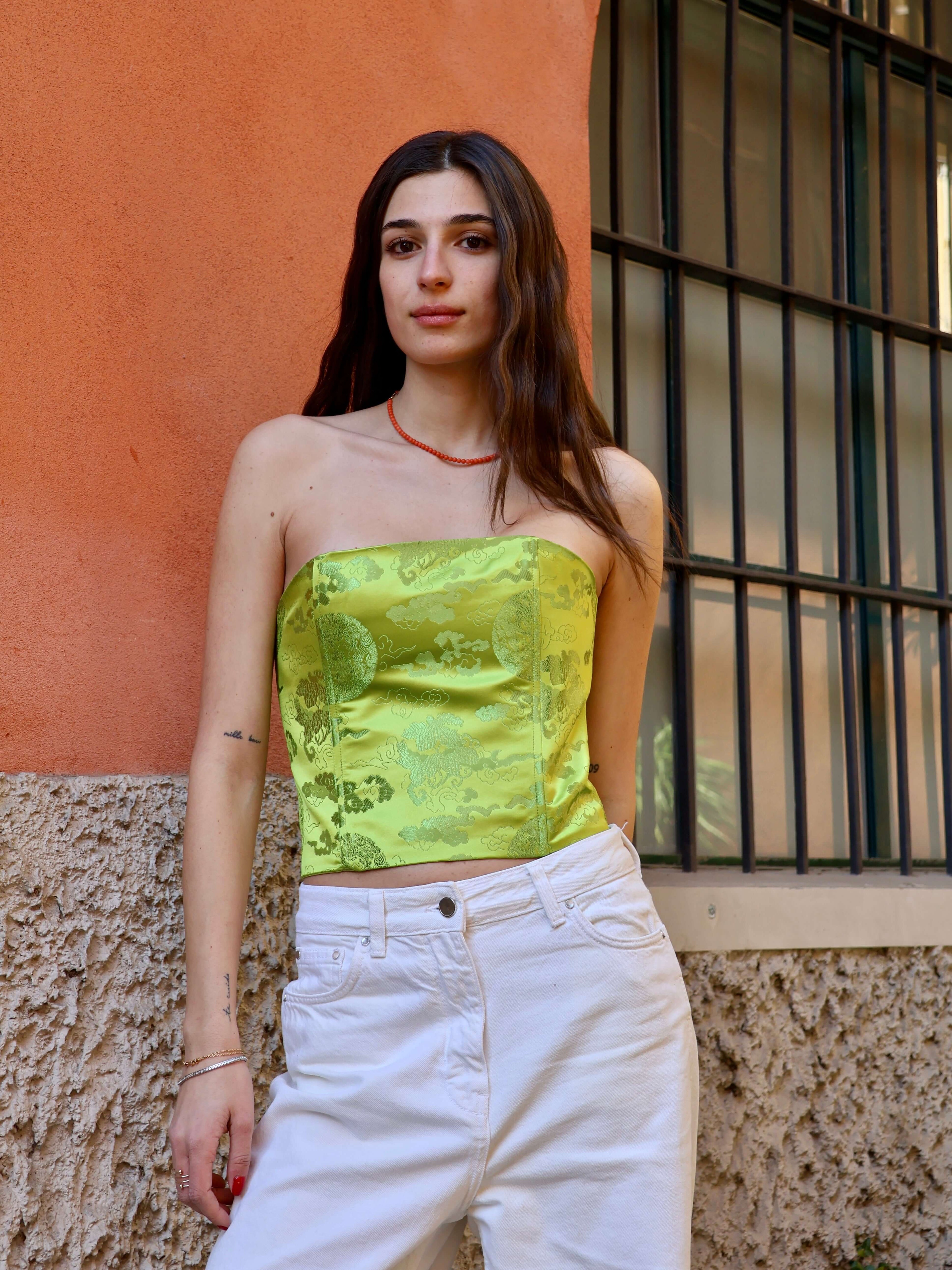 corsetto artigianale che unisce tradizione e design italiano