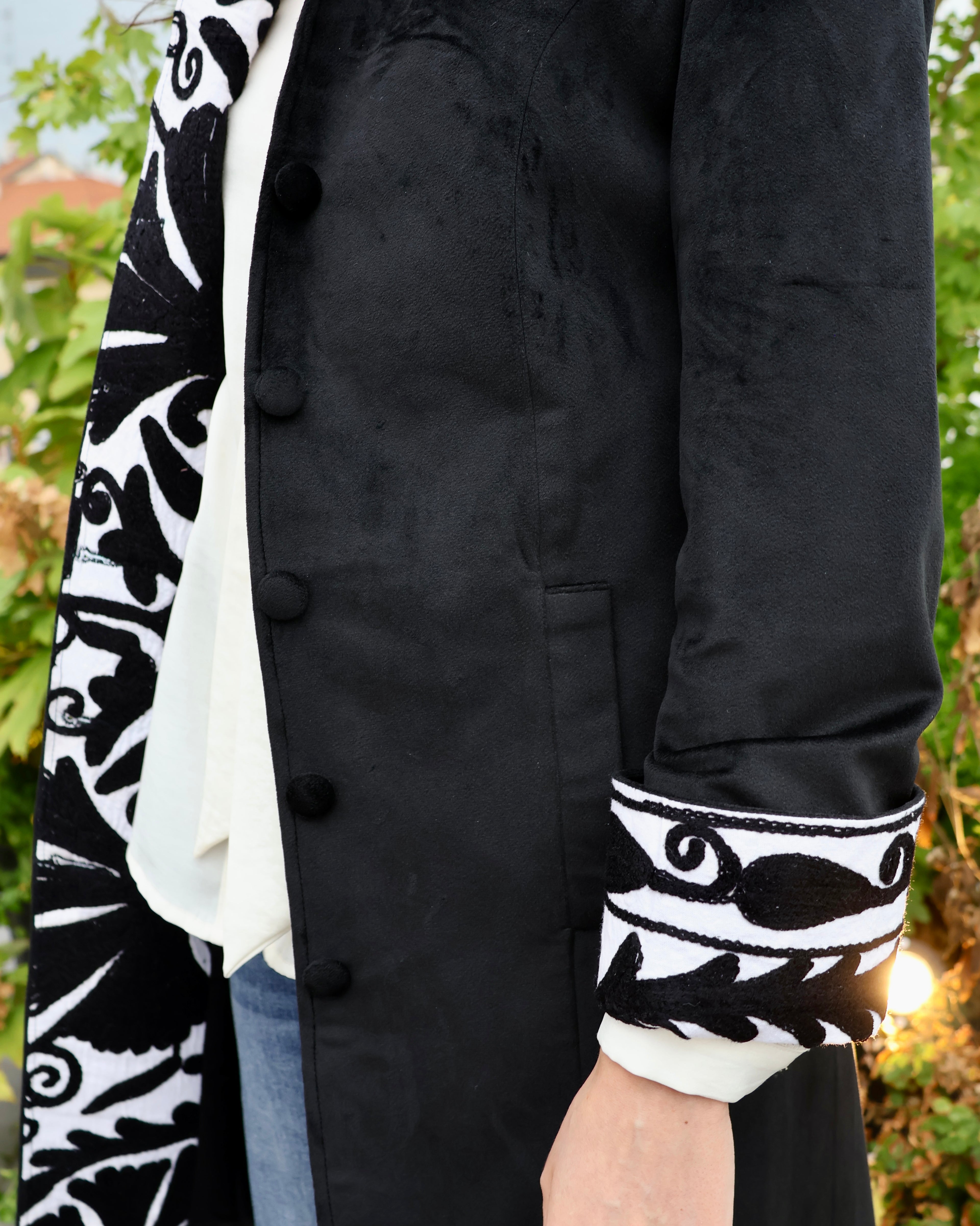 cappotto Jaipur nero velluto di seta ricamo suzani 