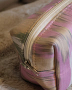 dettaglio tessuto ikat cotone beauty case