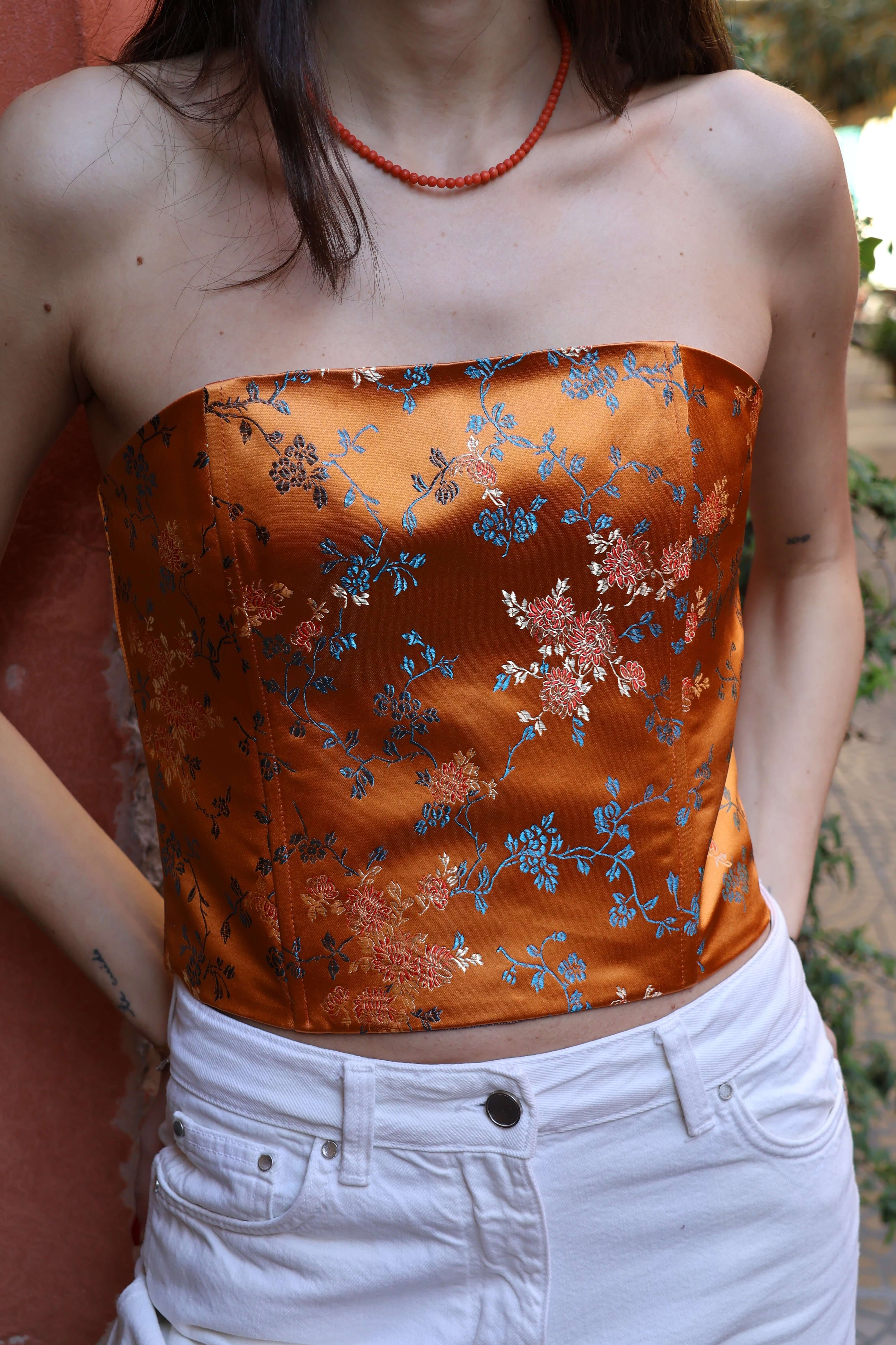 corsetto outfit aperitivo donna look sofisticato
