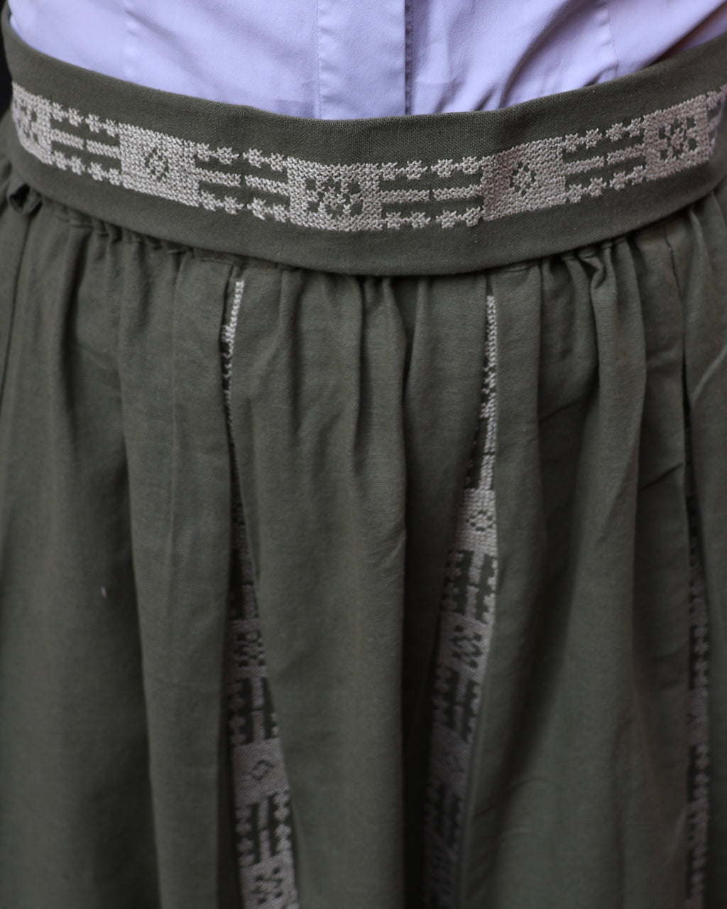 Wadi Rum long skirt in linen and hand-embroidered