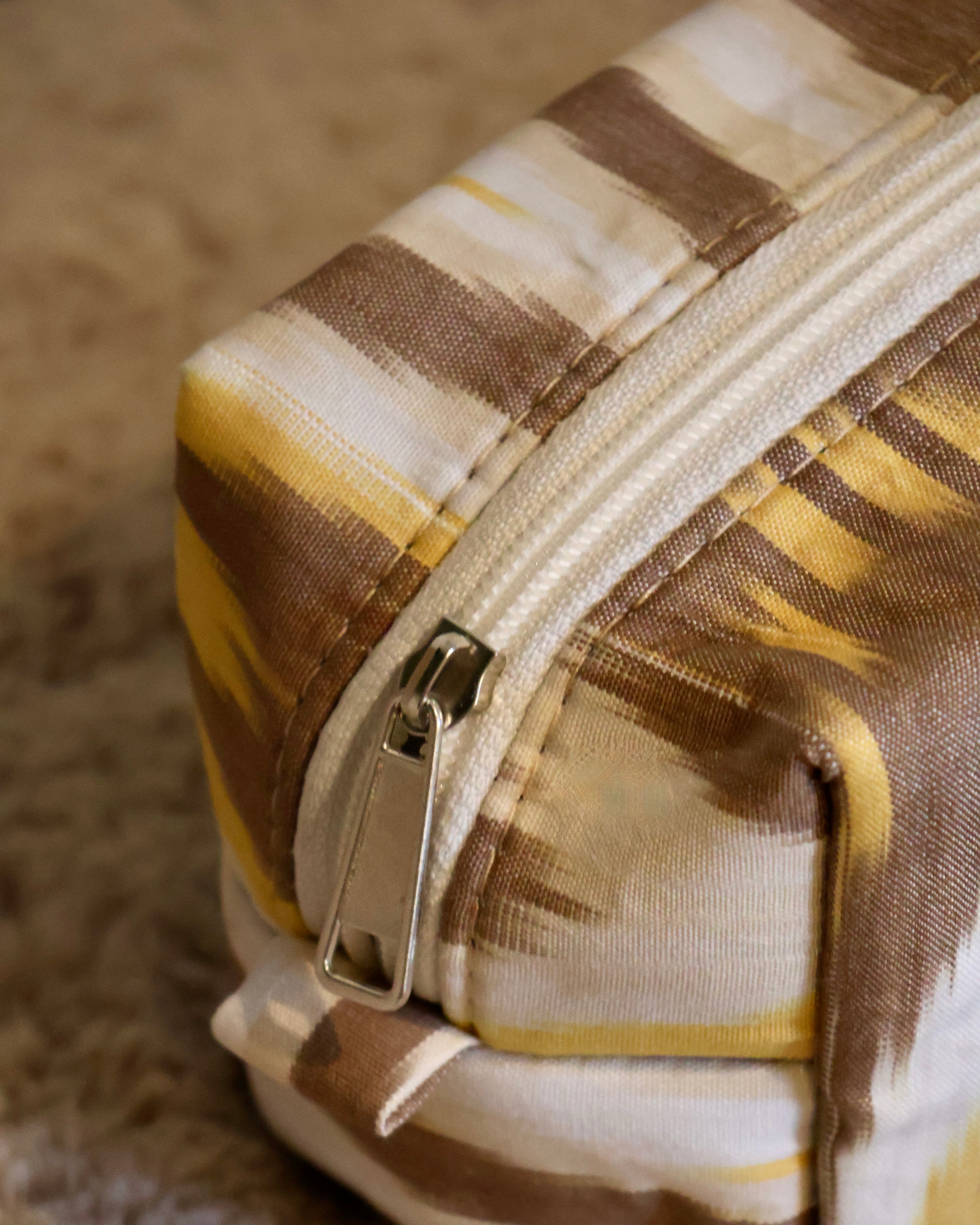 beauty case in cotone ikat artigianale