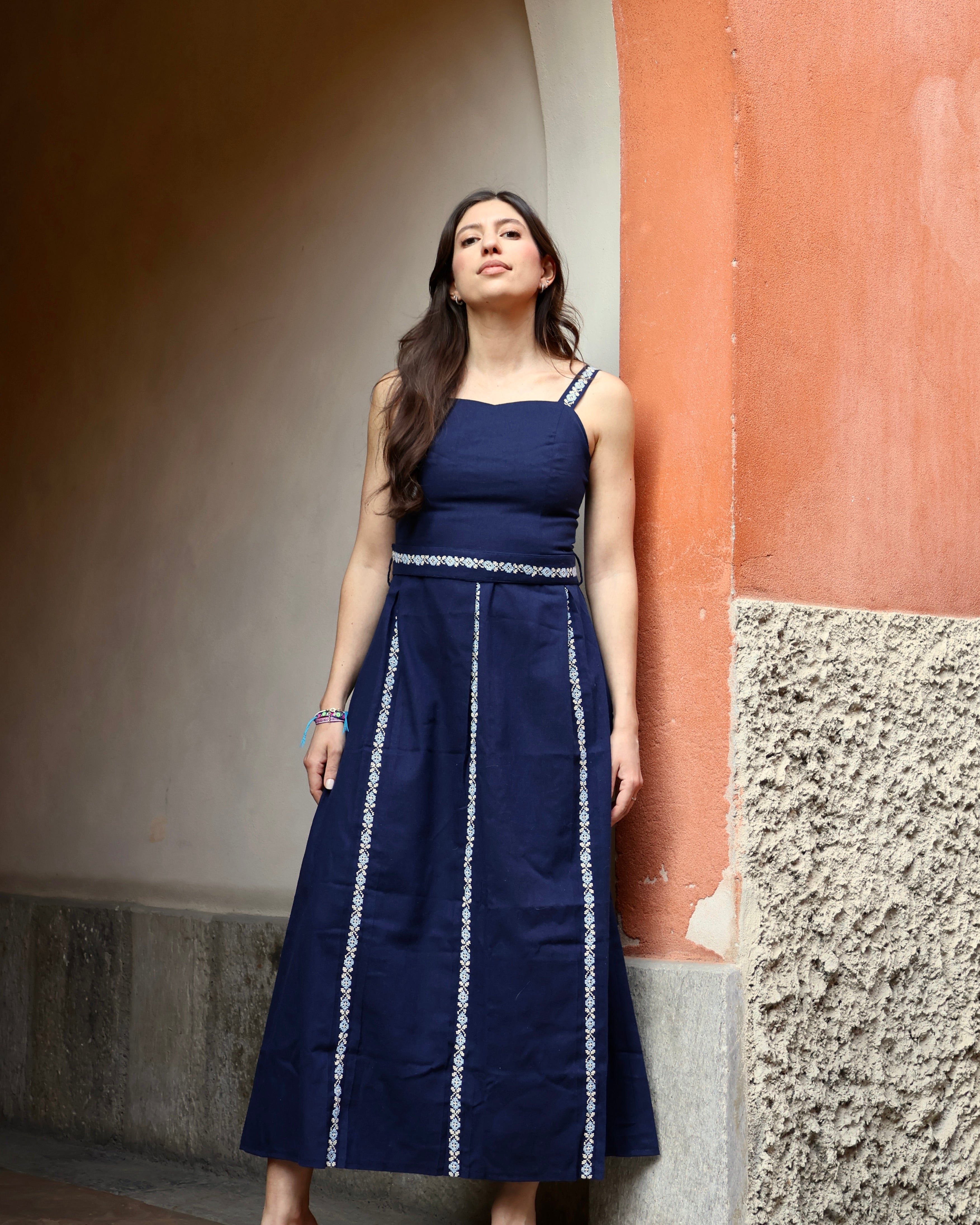 Long Amman dress in linen and hand-embroidered